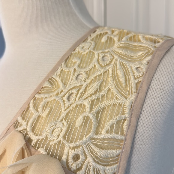 Cream Colored Flower Front Dress - Picture 12 of 12